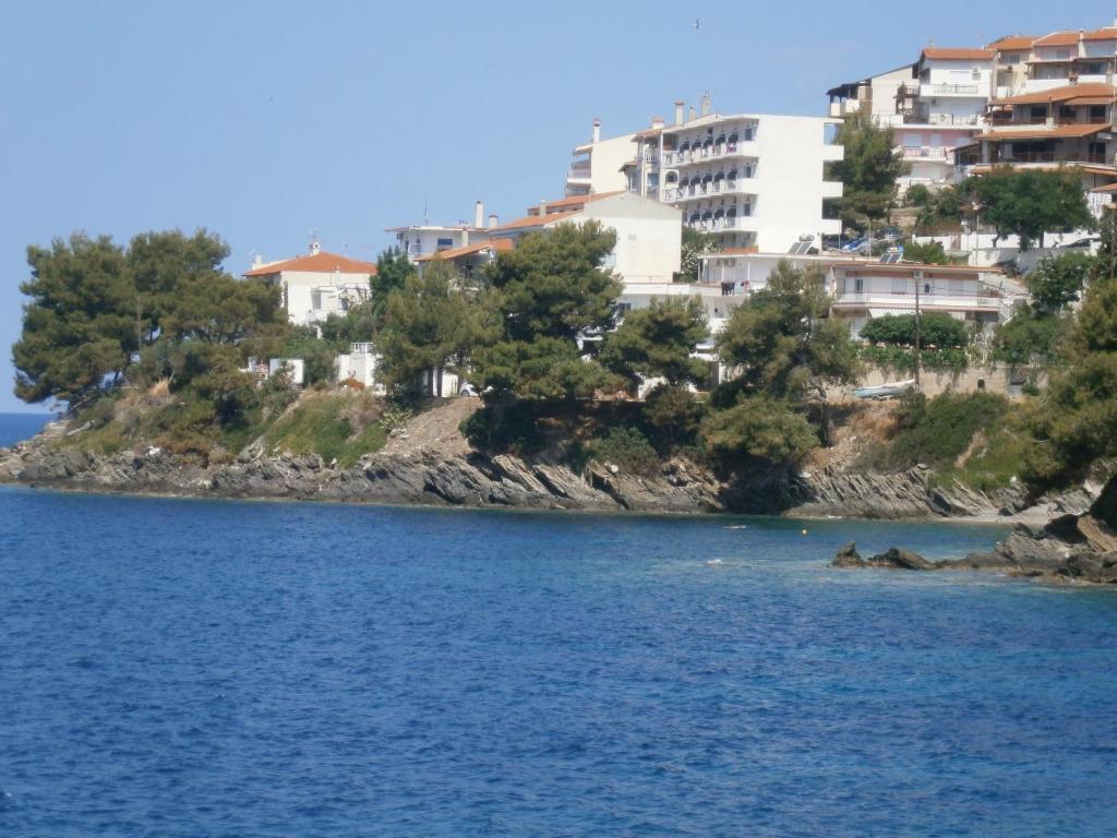 Akrotiri Hotel Neos Marmaras Esterno foto